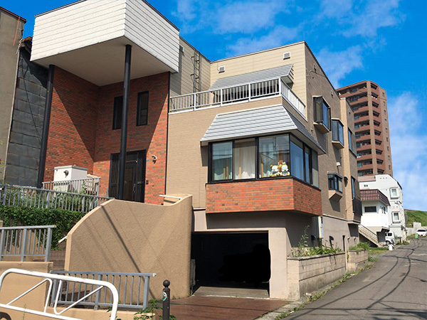 Otaruya, a spacious three-story traditional Japanese guesthouse in Otaru